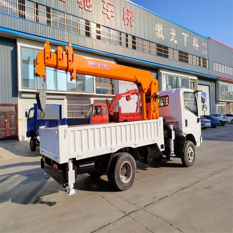桑珠孜区三轮随车吊定制 农用改装机自备吊中瑞长期出售